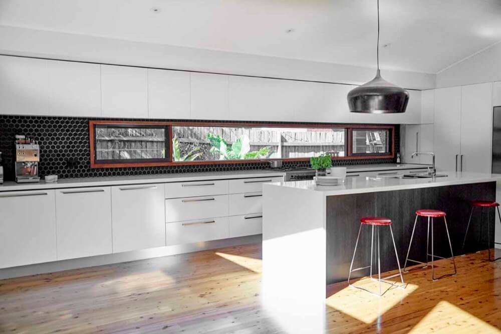 A monochrome kitchen with a sleek black and white color scheme, exuding a modern and sophisticated ambiance.